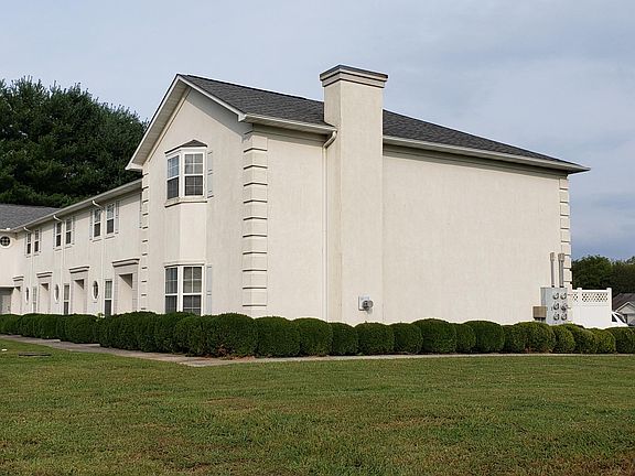 2nd image of 102 Village Trce APT 16