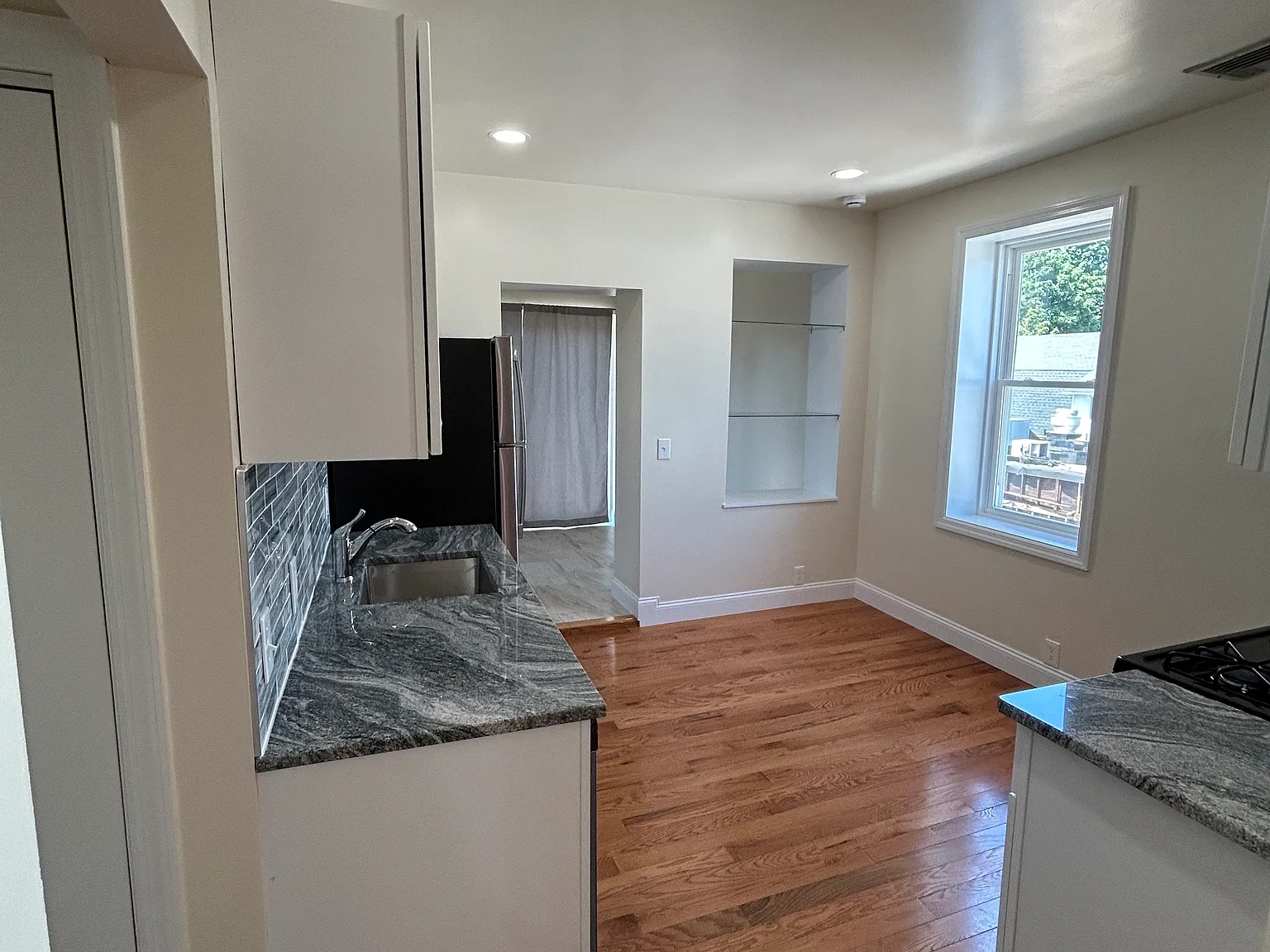 1 bed, 1000 sqft, $3,750 — Photo 3