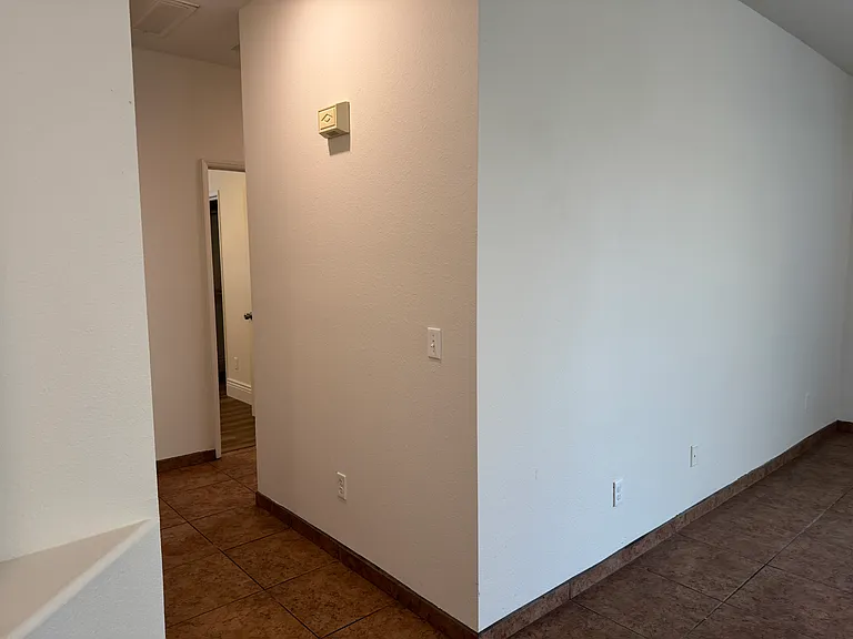 2222 W Vine Ave — Photo 14