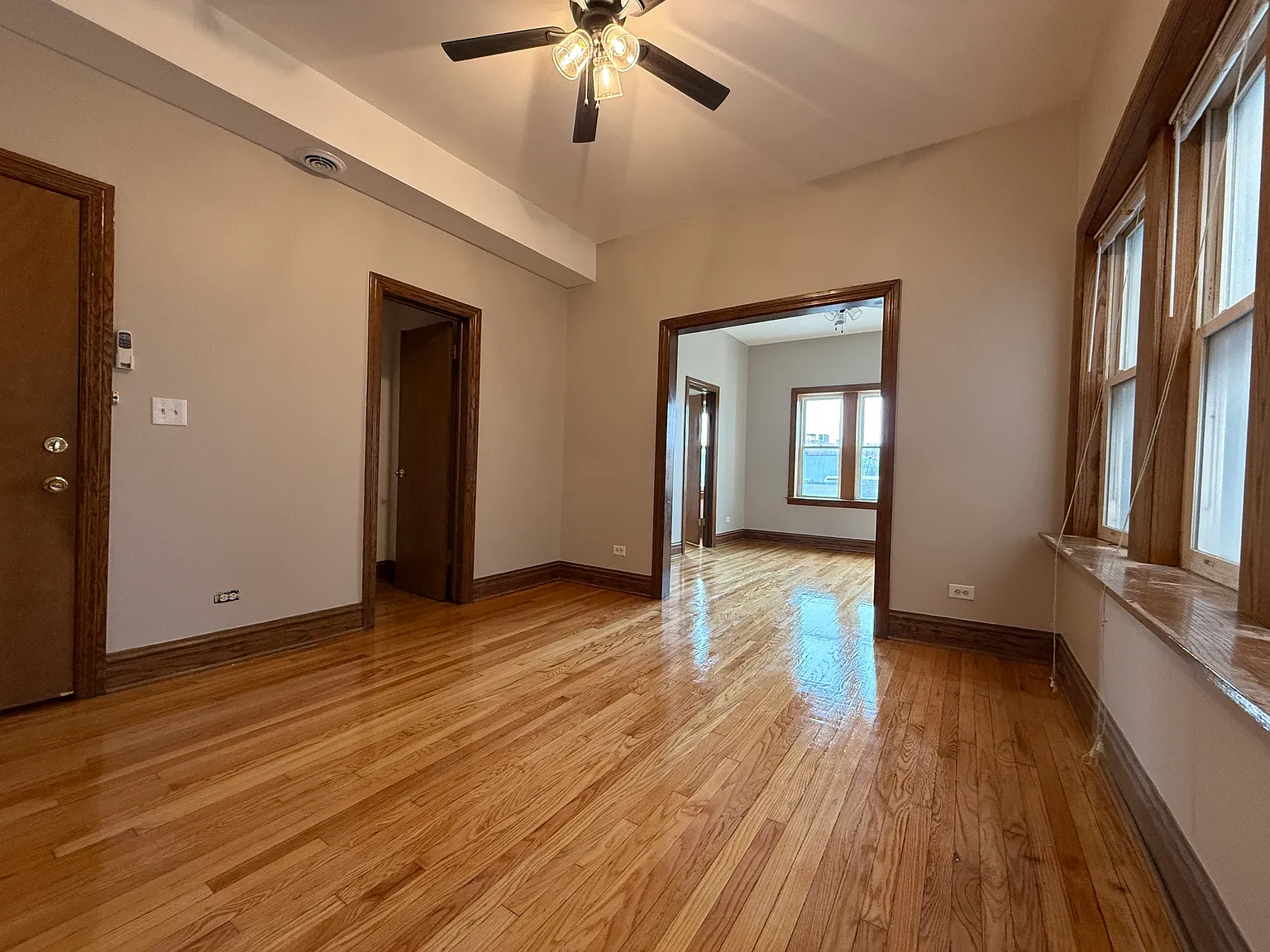 2 bed, 850 sqft, $2,300 — Photo 4