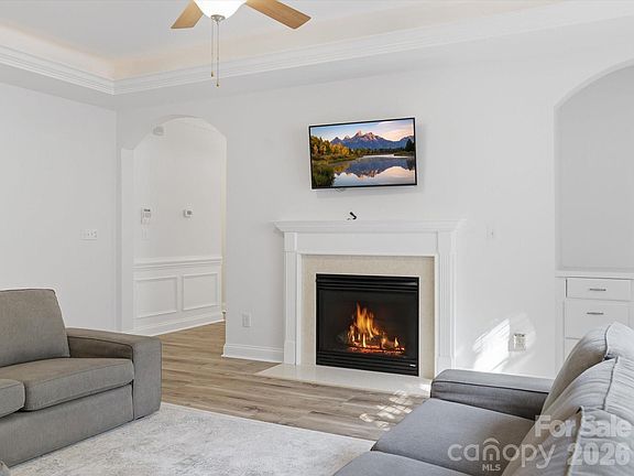 4th image of 1022 Fleming Ln