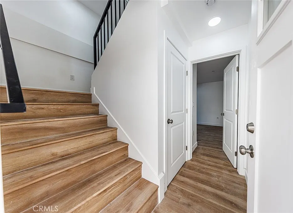2 bed, 2.5 bath, 1550 sqft, $3,387 — Photo 4
