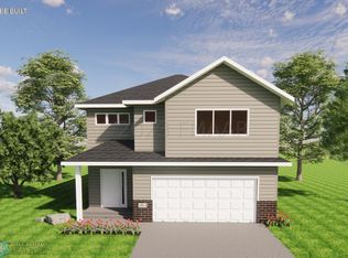 5808 Ellis Dr W, West Fargo, ND 58078
