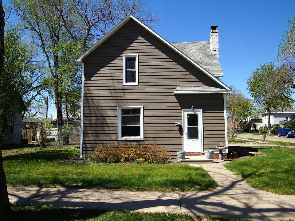 1st image of 902 S 3rd St