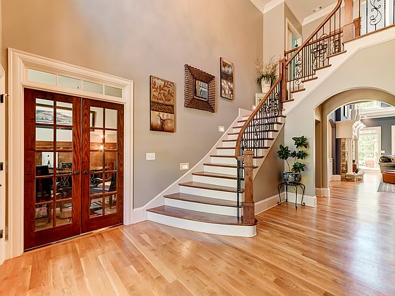 Dual Staircase to 2nd level