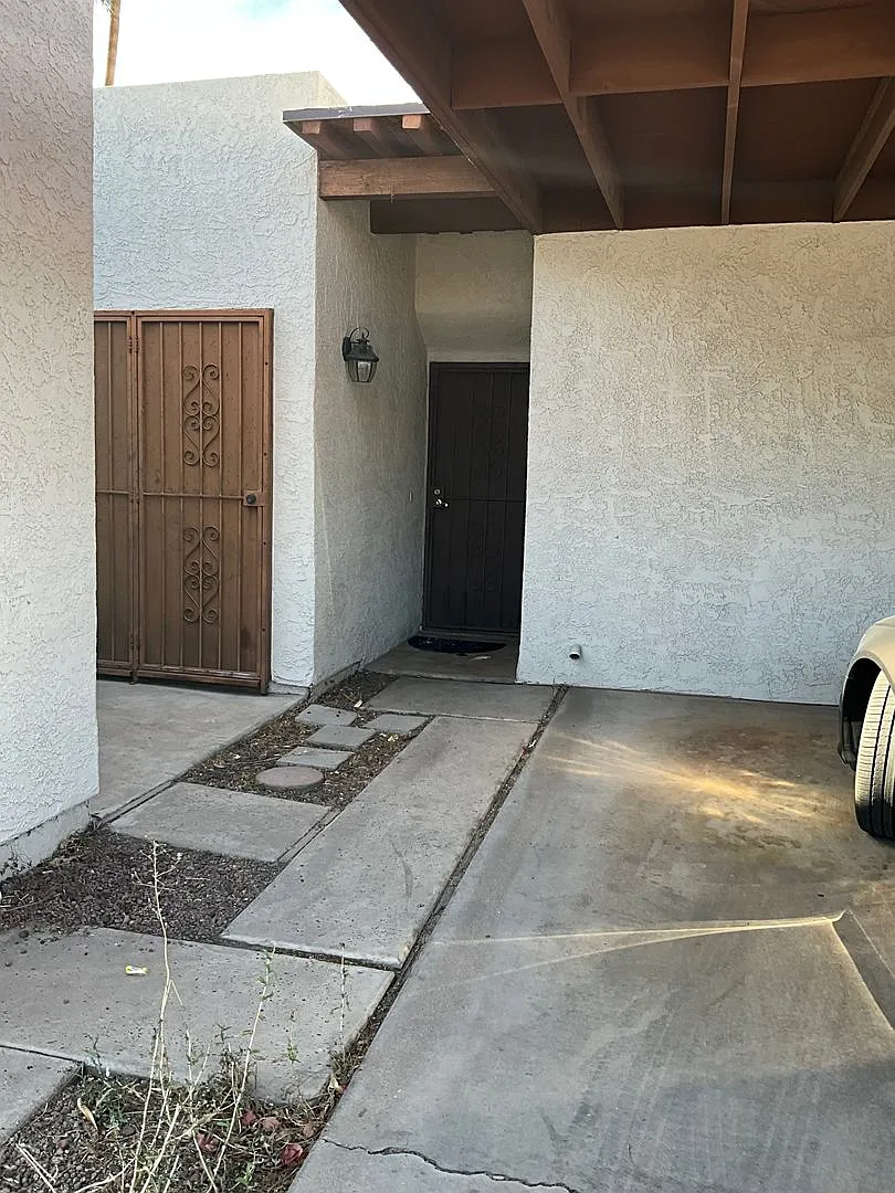 Great 3 bedroom 2 bath very close to Arcadia — Photo 1