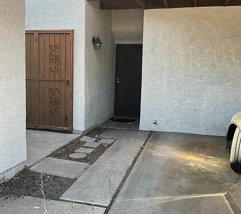 5122 E Edgemont Ave