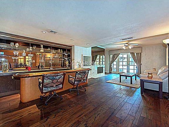 5th image of 2982 Bel Air Dr