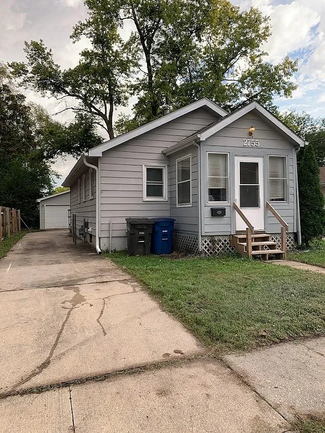 2 bed, 792 sqft, $1,200 — Photo 1