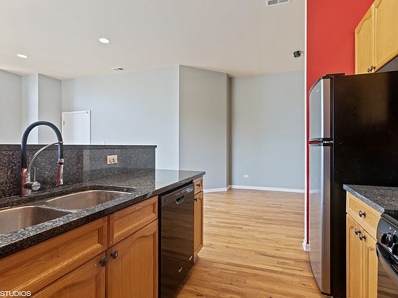 5th image of 6225 S Kenwood Ave APT 2S