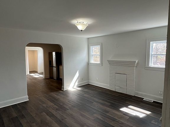 5th image of 105 Highland St
