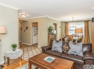 1 Edwards St APT 2D, Roslyn Heights, NY 11577