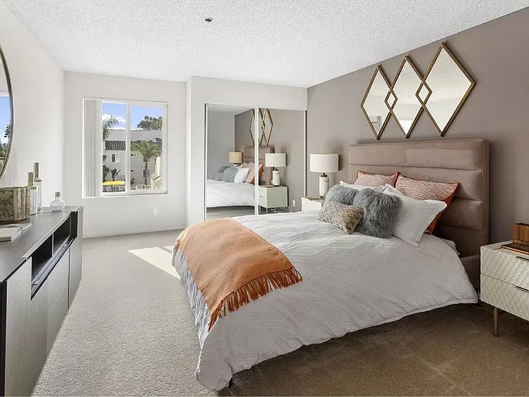 La Regencia Apartments — Photo 30