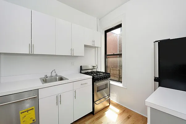 Rented by Aether Property Group | media 22