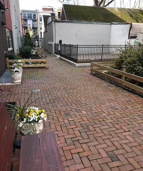 courtyard with Dog run