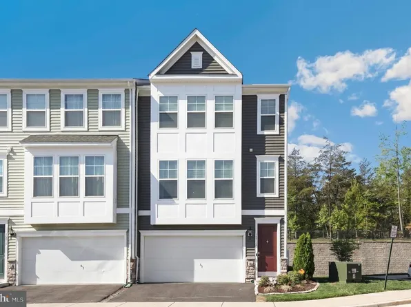 18319 Summit Pointe Dr, Triangle, VA 22172