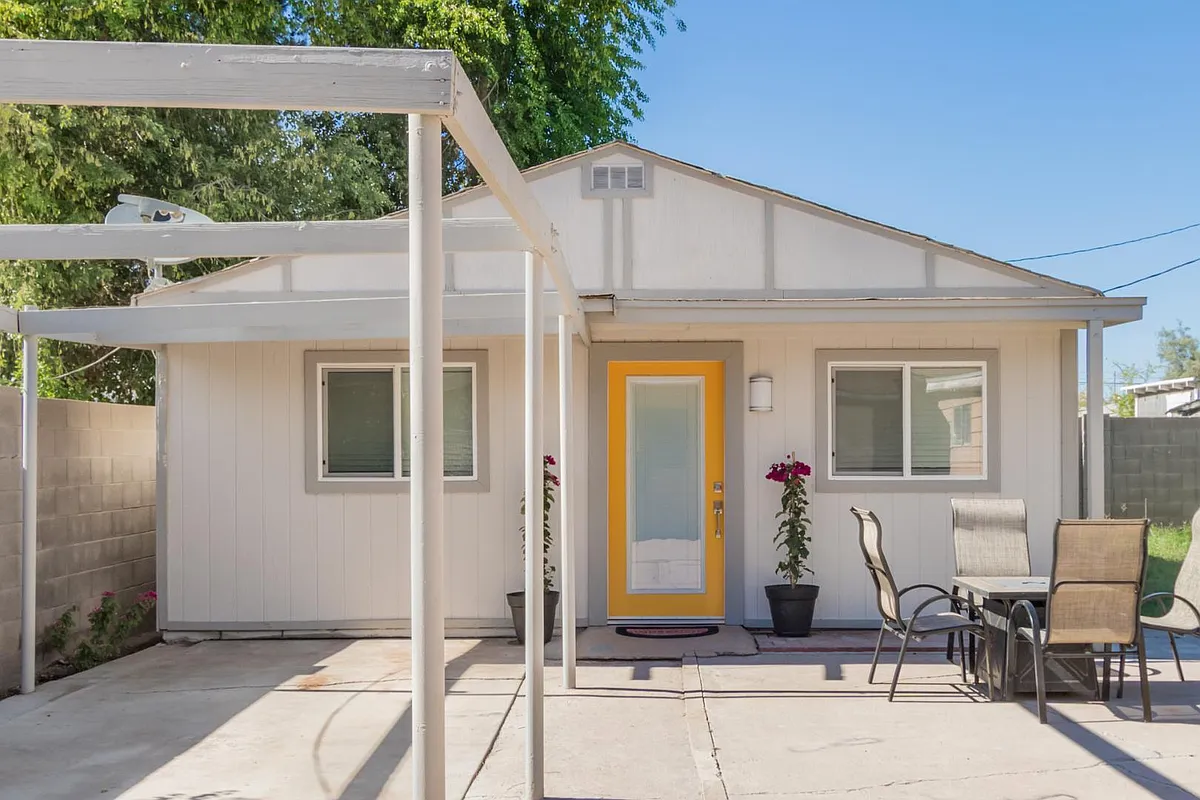 Unit Photo - 2524 E Willetta St #2