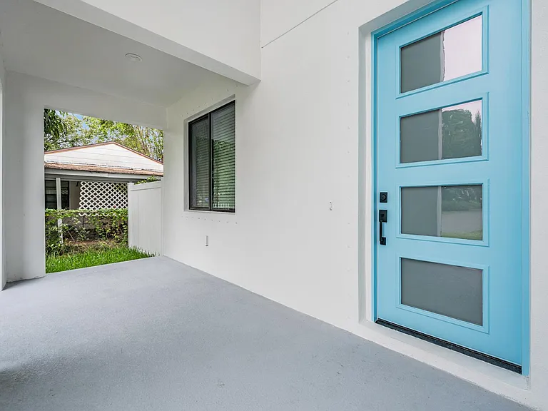 3912 S Church Ave — Photo 54