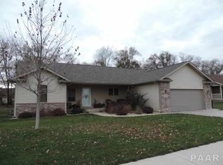 1809 Whitetail Ln, Pekin, IL 61554