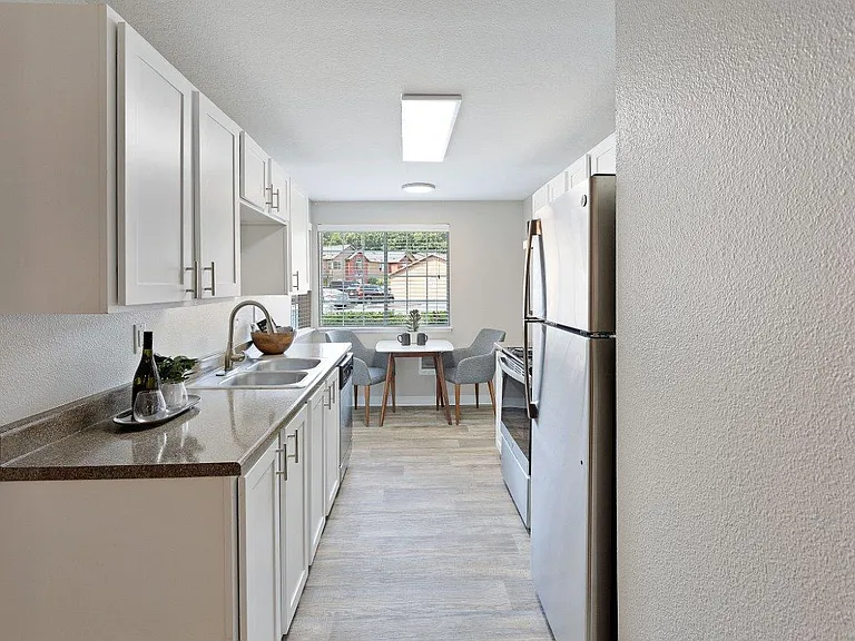 Alvista 23 Apartment Homes — Photo 4