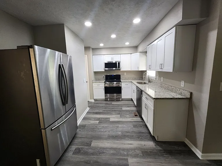 4524 Lasalle Dr — Photo 6
