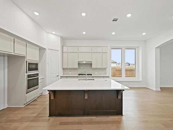 3rd image of 111 Silverbow Creek Way