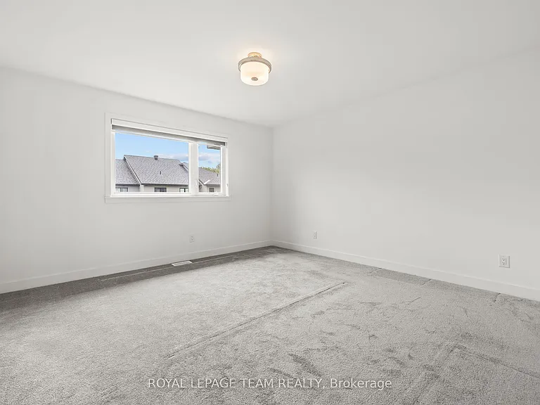 47 Moosonee Cres — Photo 12