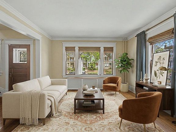 3rd image of 826 Ashland Ave