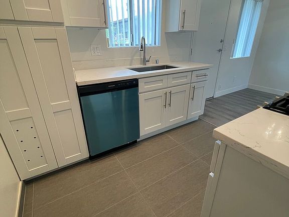 4th image of 1224 S Kenmore Ave APT 6