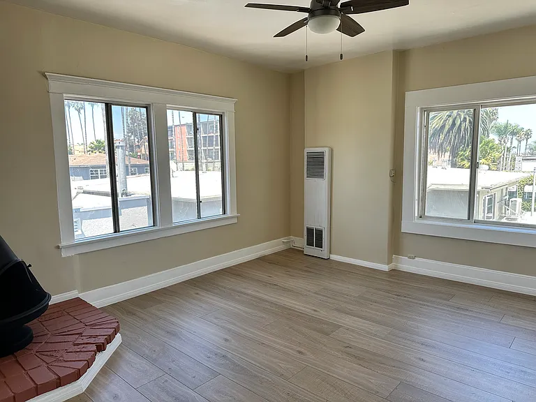 3921 E Livingston Dr #11 — Photo 2