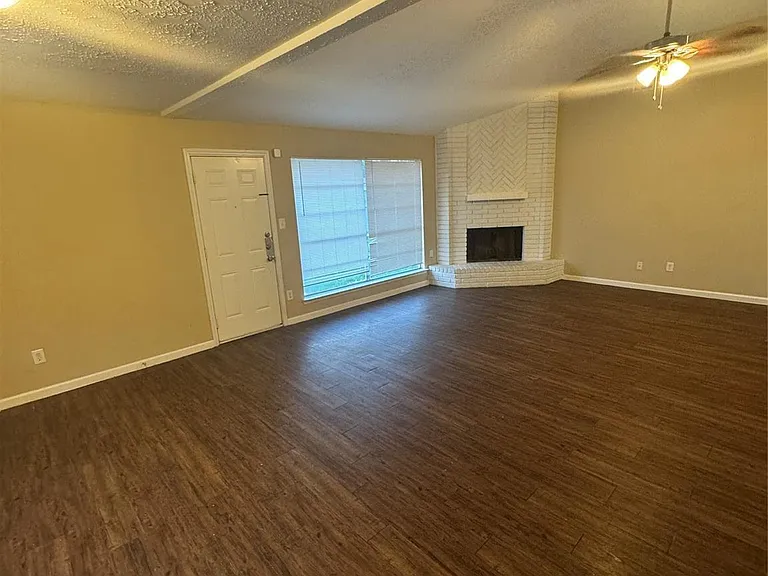 13418 Oak Ledge Dr — Photo 1