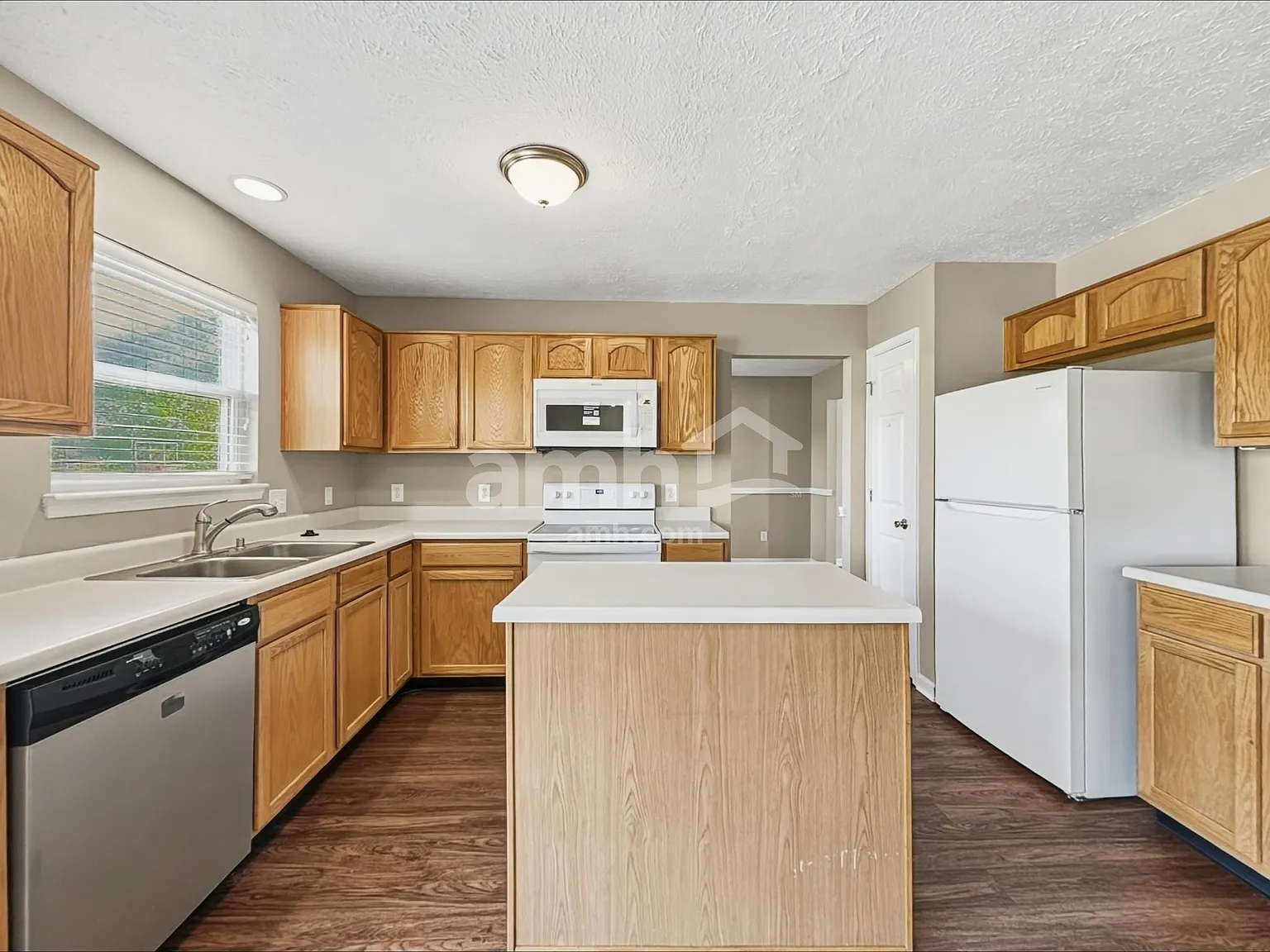 4 bed, 2.5 bath, 3387 sqft, $2,675 — Photo 4