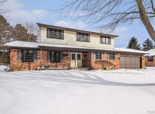 331 Melinda Cir, White Lake, MI
