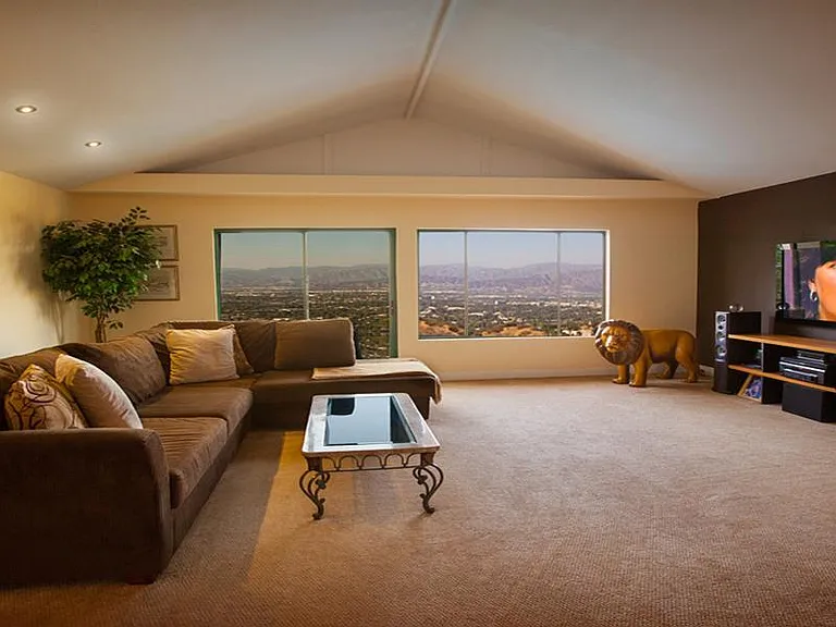 13318 Mulholland Dr — Photo 19