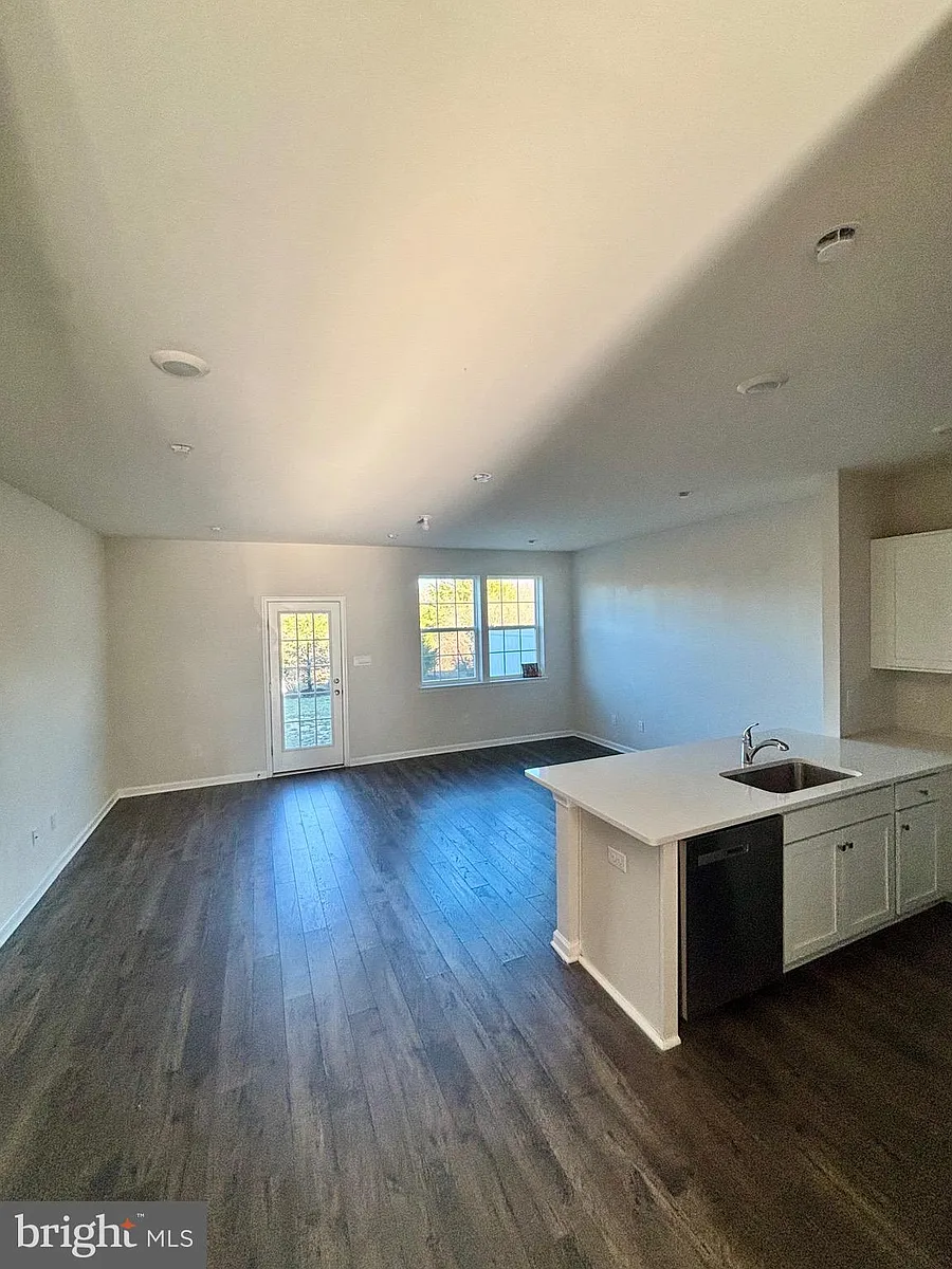Building Photo - 189 Mazzeo Dr