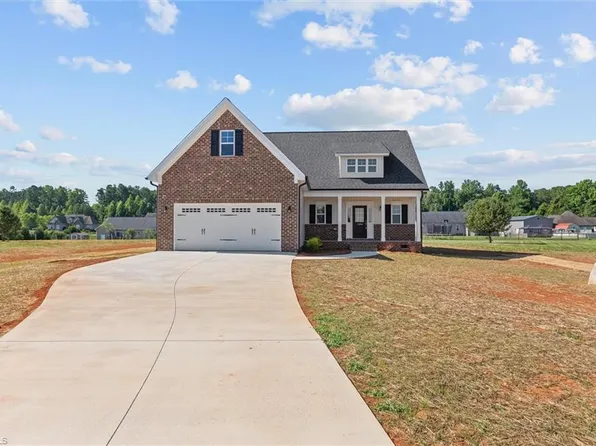 7104 Lukes Ct, Liberty, NC 27298