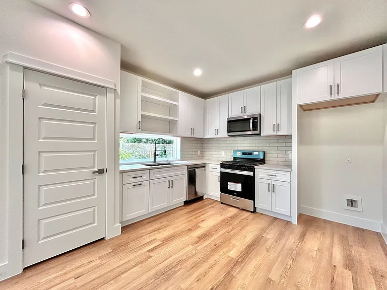 5605 Samuel Huston Ave #2 — Photo 5
