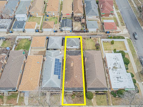 3rd image of 8849 S Paxton Ave