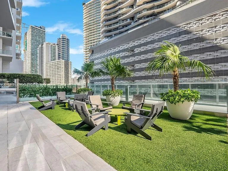 1010 Brickell Ave #1810 — Photo 24