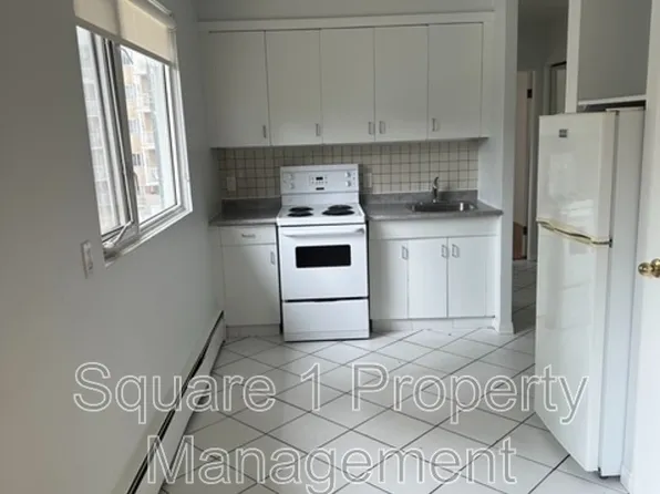301 117th St NW #10036, Edmonton, AB T5K 1X2