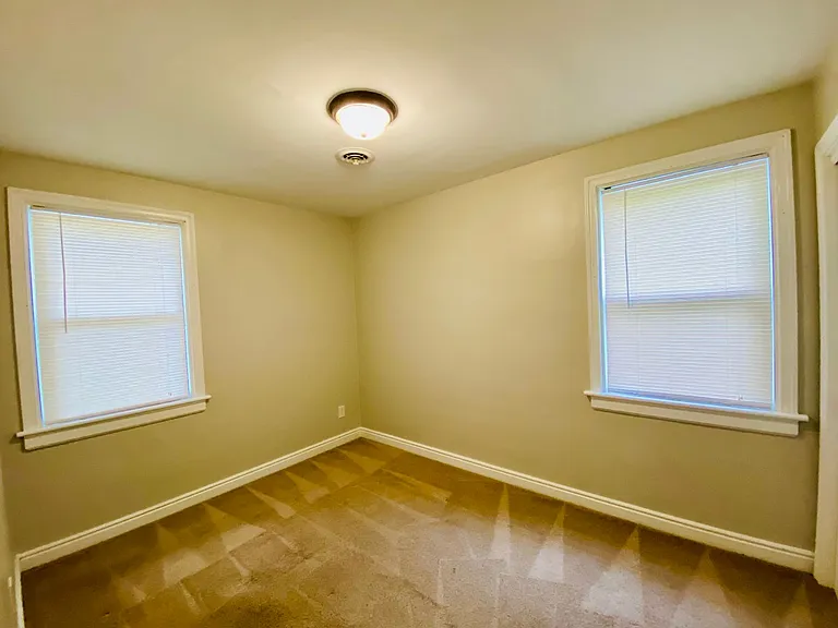 2210 Manlyn Rd — Photo 28