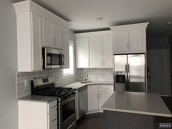 3rd image of 518 Hickory St APT 1