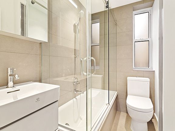 3rd image of 225 W 23rd St #2206L