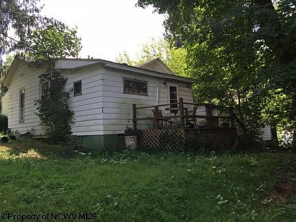 3rd image of 1122 N Pike St