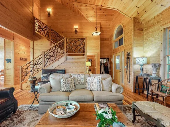 414 Deer Run Road, Sapphire, NC 28774