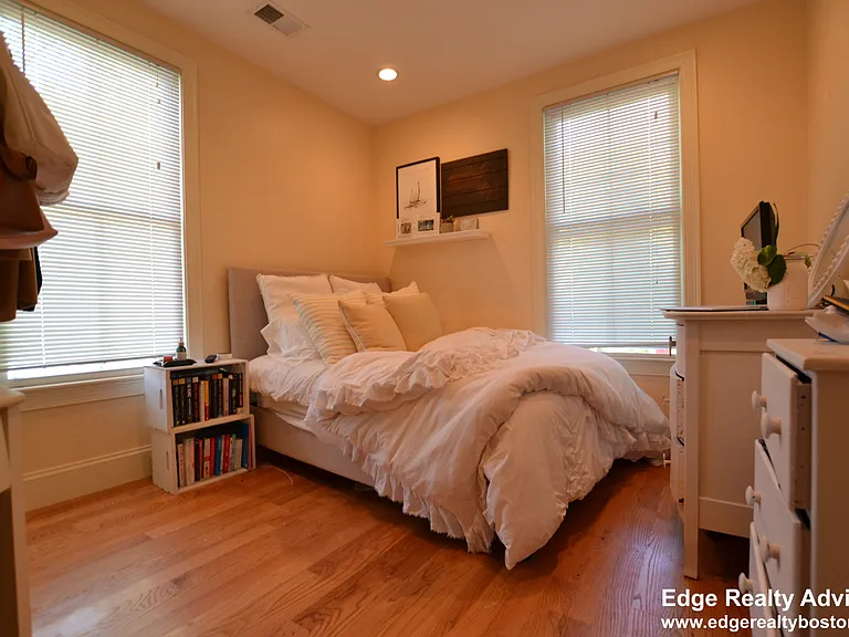 11 Sparhawk St #4A — Photo 10