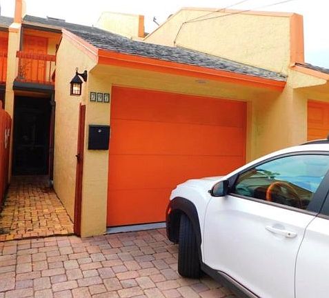 2nd image of 797 S Riverside Dr