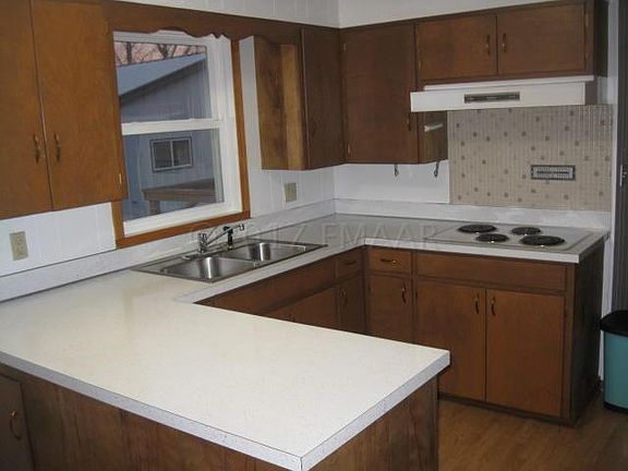 4th image of 213 1st St W