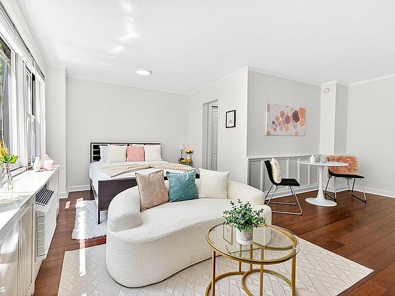 3rd image of 167 E 67th St APT 2B