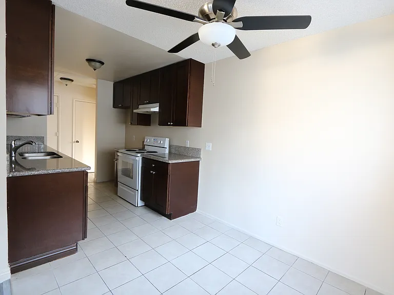 333 Avocado St #B3 — Photo 2